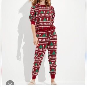 Unopened snoopy Christmas sweat set